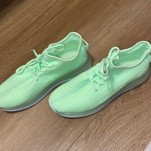 QUPID Lime green sneakers